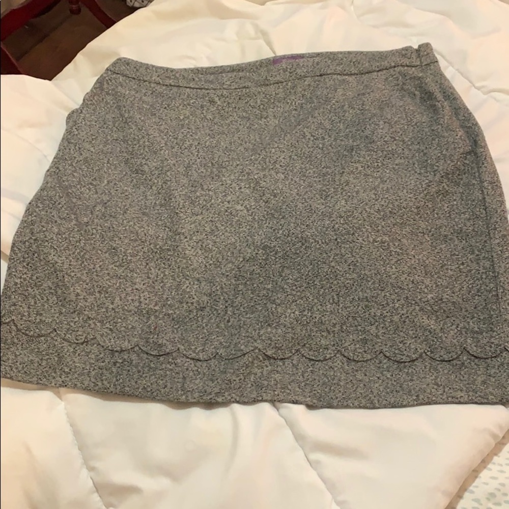LAST CHANCE.  Gray skirt with scallop details